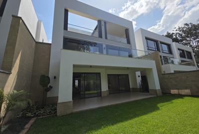 5 Bed Townhouse with En Suite in Kyuna