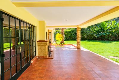 5 Bed House with En Suite in Rosslyn - 2