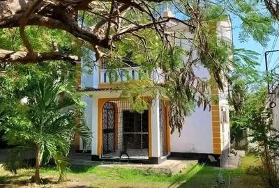 3 Bed Townhouse with En Suite at Greenwood Drive - 2