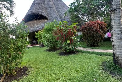 5 Bed Villa with En Suite at Beach Road