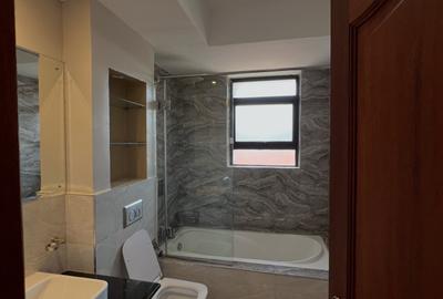 4 Bed Apartment with En Suite at Riverside Drive - 3