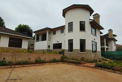 4 Bed House with En Suite at Nyari