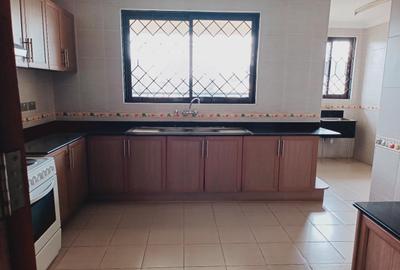 3 Bed Apartment with En Suite in Westlands Area - 4