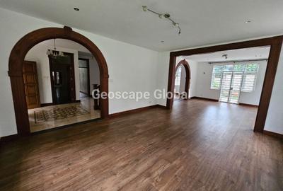 5 Bed House with En Suite in Rosslyn - 4