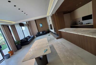 5 Bed Townhouse with En Suite at Lavington - 3