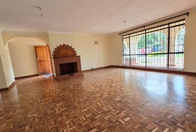 4 Bed House with En Suite at Mountain View - 4