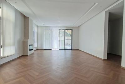 5 Bed House with En Suite in Lavington - 3