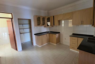 Serviced 3 Bed Apartment with En Suite in Kileleshwa - 4