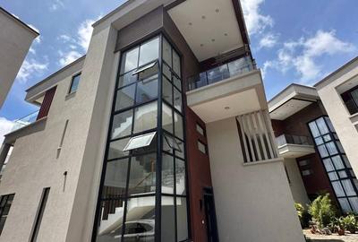 5 Bed Villa with En Suite in Lavington