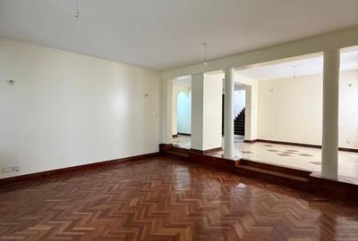 5 Bed Townhouse with En Suite at Riverside Drive - 4