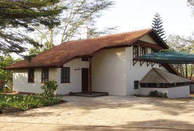 2 Bed House with Swimming Pool in Ridgeways