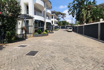 5 Bed Villa with En Suite in Lavington
