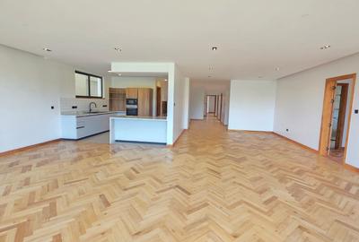4 Bed Apartment with En Suite in Spring Valley - 2