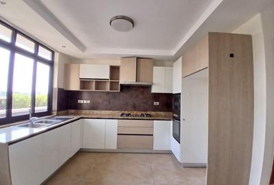 3 Bed Apartment with En Suite at Riverside Drive - 2