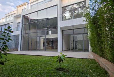 5 Bed Townhouse with En Suite in Lavington - 2
