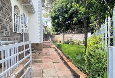 5 Bed Townhouse with En Suite in Lavington - 2