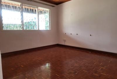4 Bed House with En Suite in Loresho - 4