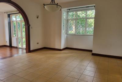 5 Bed Townhouse with En Suite in Rosslyn - 4