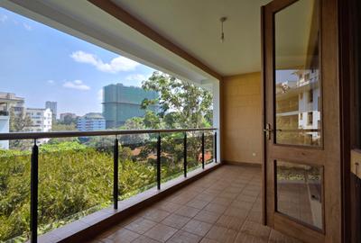 3 Bed Apartment with En Suite in Riverside