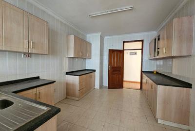 3 Bed Apartment with En Suite in Lavington