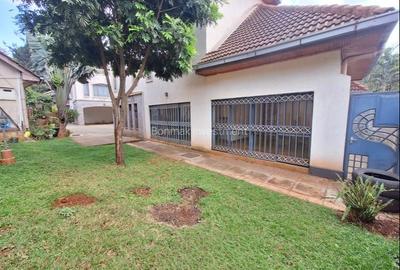 5 Bed Townhouse with En Suite in Lavington - 2
