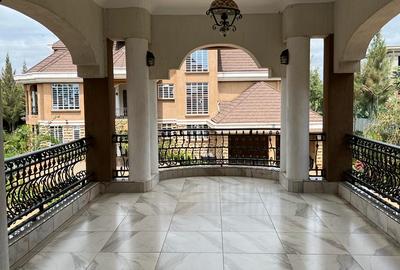 5 Bed Villa with En Suite at Karen Close - 4