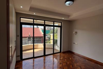 4 Bed Apartment with En Suite at Riverside Drive - 2