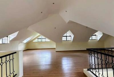 5 Bed Townhouse with En Suite at Lavington Green - 4
