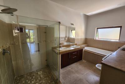 Serviced 3 Bed Apartment with En Suite at Green Wood - 4