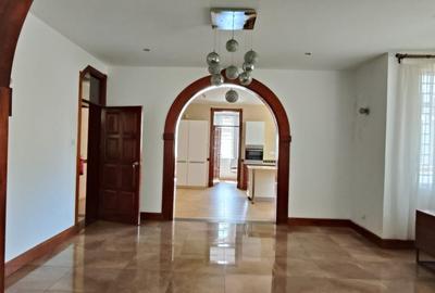 5 Bed Townhouse with En Suite in Rosslyn - 4