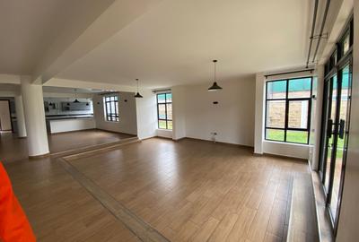 4 Bed Townhouse with En Suite in Ridgeways - 2