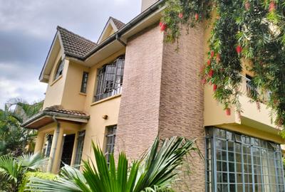 5 Bed Townhouse with En Suite at Lavington - 2