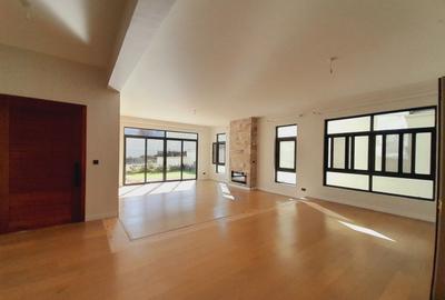 5 Bed Townhouse with En Suite in Lavington - 3
