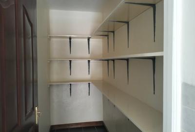 5 Bed Townhouse with En Suite in Kitisuru - 4