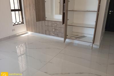 3 Bed Apartment with En Suite at Links Road - 3