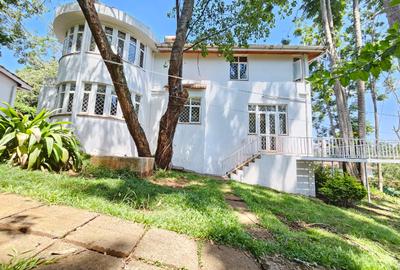 5 Bed House with En Suite in Rosslyn - 2