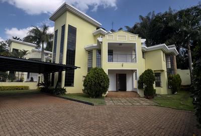 5 Bed Townhouse with En Suite in Lavington