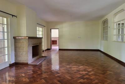 5 Bed House with En Suite in Rosslyn - 3