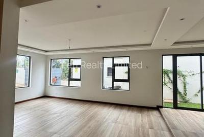 6 Bed Townhouse with En Suite in Lavington - 2
