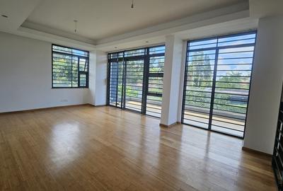 4 Bed Townhouse with En Suite in Ridgeways - 4