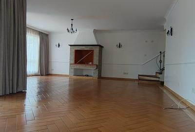 4 Bed Townhouse with En Suite in Westlands Area - 2