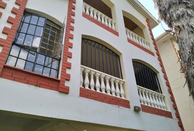 5 Bed Townhouse with En Suite in Lavington - 2
