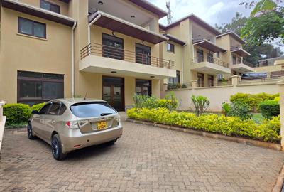 5 Bed Townhouse with En Suite at Lavington Green - 3