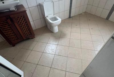 Serviced 2 Bed Apartment with En Suite at Serena Road - 4
