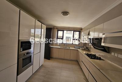3 Bed Apartment with En Suite in Riverside - 4