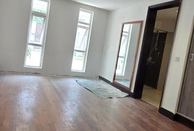 5 Bed House with En Suite in Runda - 3