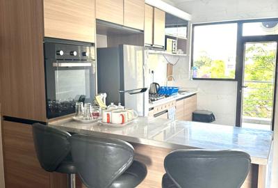 Serviced 3 Bed Apartment with En Suite in Riverside - 2