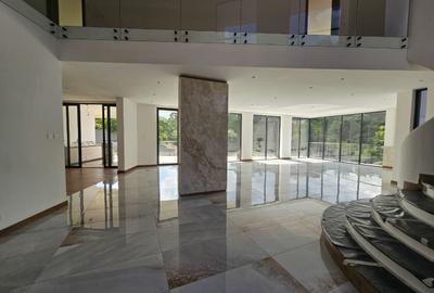 5 Bed House with En Suite in Nyari - 2