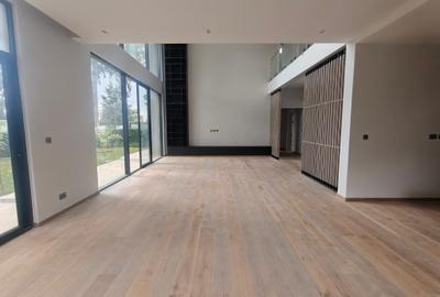 5 Bed Townhouse with En Suite in Runda - 2