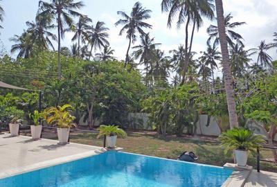 4 Bed House with En Suite in Watamu - 4